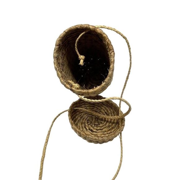Basket weaved straw cylinder crossbody purse with lid small natural tone cream - Picture 2 of 4